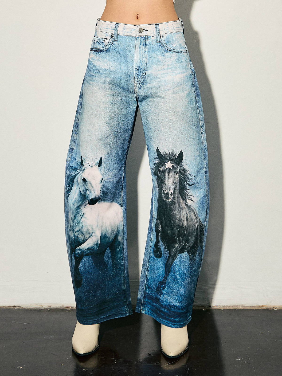 Western White Horse Print Barrel Jeans