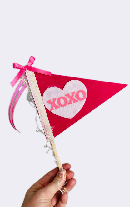 X O X O - pennant flag