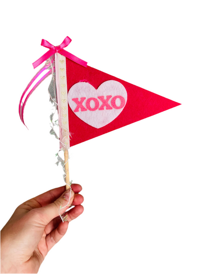 X O X O - pennant flag