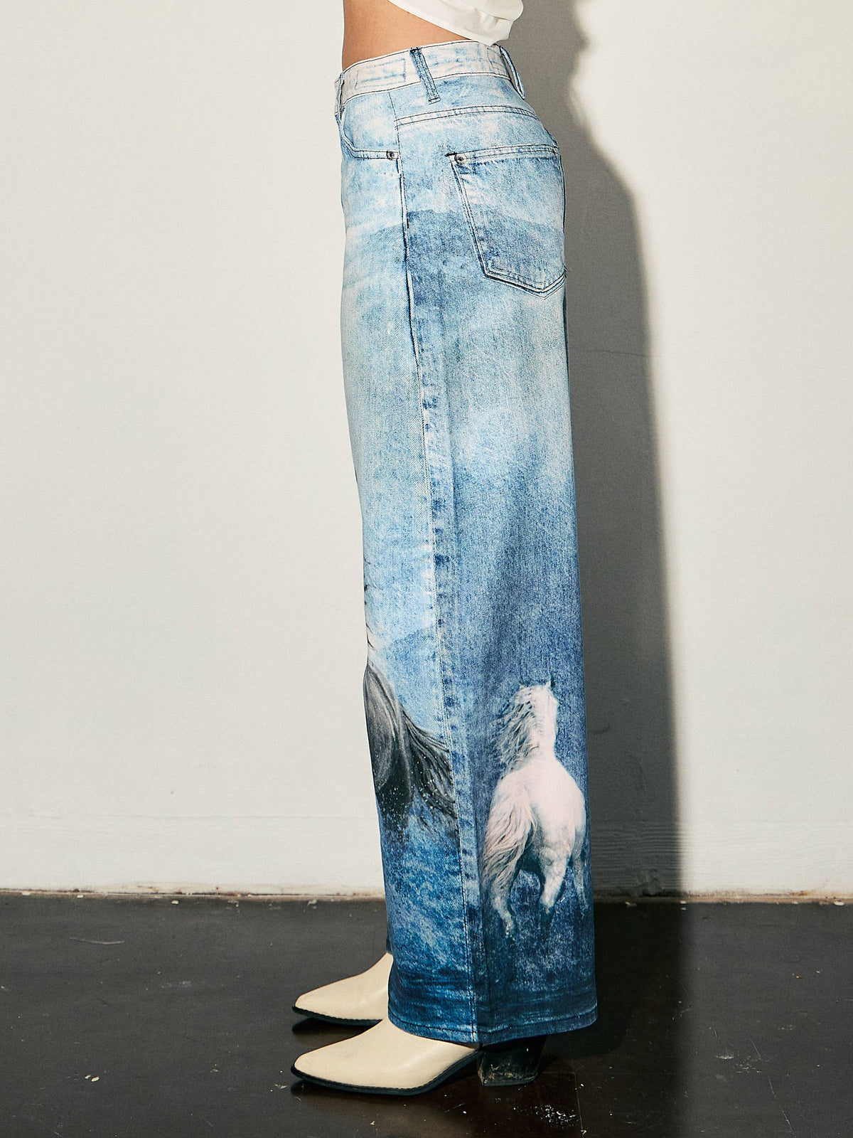 Western White Horse Print Barrel Jeans