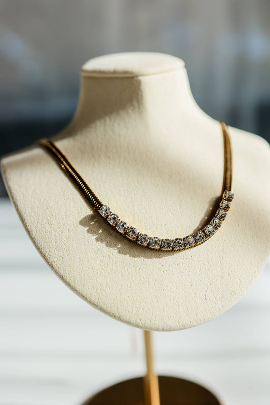 RADIANT ARC NECKLACE